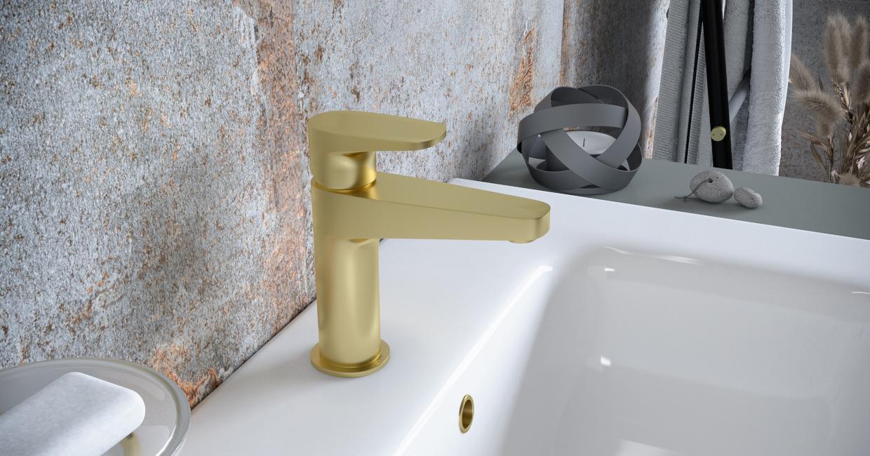 Bathroom Design: Luxe En-Suite with Brushed Gold Brassware